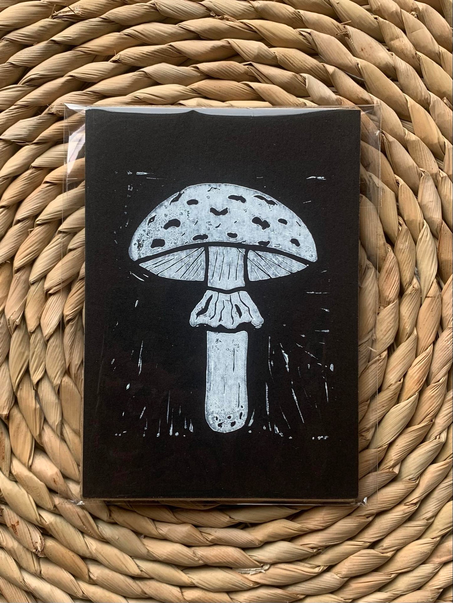 Mushroom - Black/White